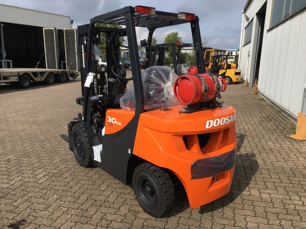 Doosan Gas Forklift. FTD offers gas forklifts for hire and gas forklifts for sale as well. If you are looking to buy gas forklifts then get in touch!