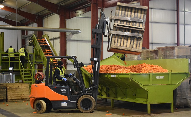 How fork lift trucks can benefit the farming and agriculture industry - Fork Truck Direct