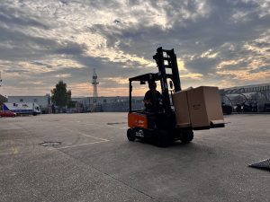 Doosan electric counterbalance forklift truck being delivered to Hills Prospect.