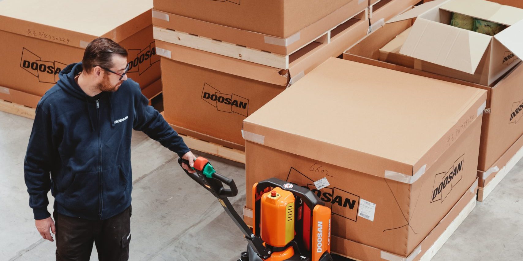 Doosan Bobcat LPM Lithium Powered Pallet Truck in use